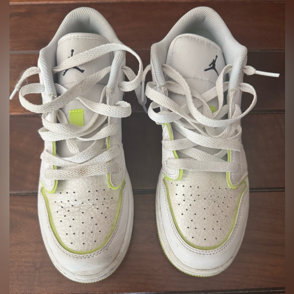 Jordan Nike lows Kids White and neon yellow Sneakers